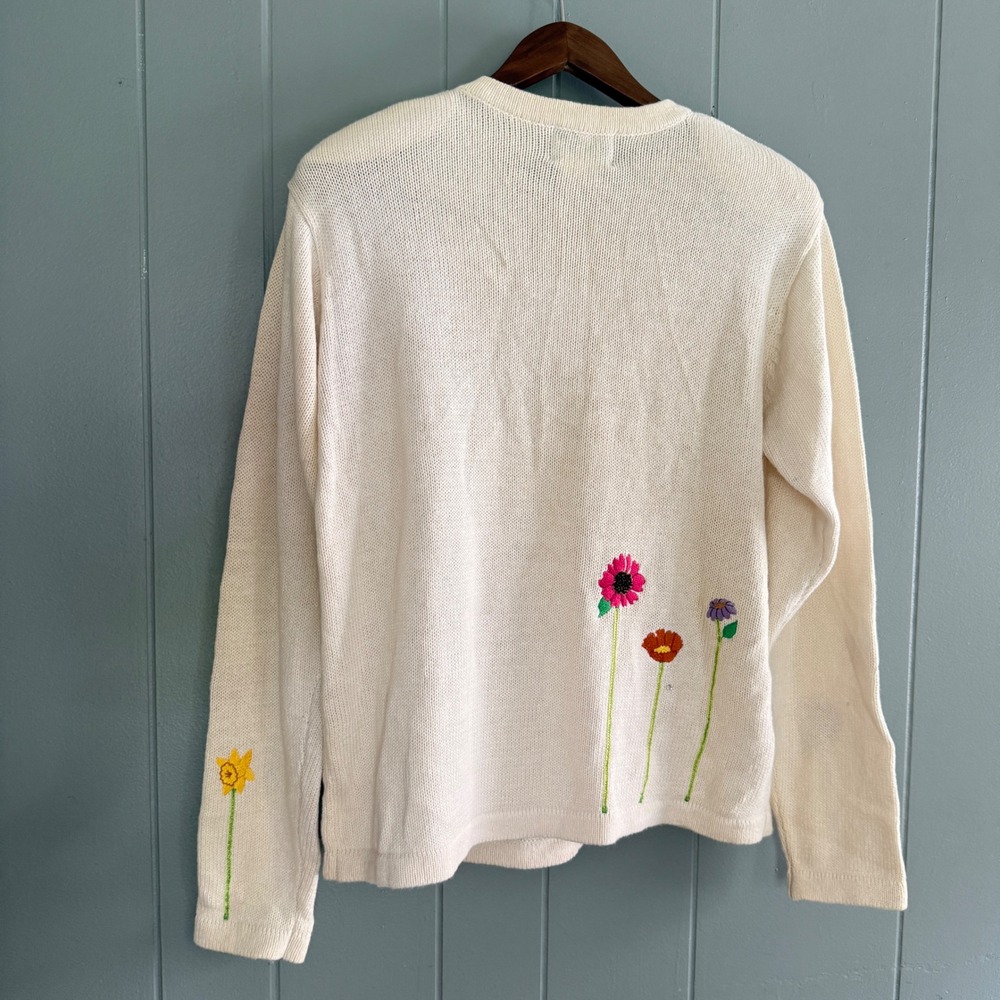 The Quacker Factory Cardigan Sweater M White Garden Floral Whimsical Embroidered - Picture 3 of 7